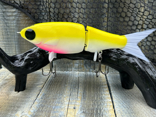 SOARDBAITS 7” SB SHAD RESIN GLIDE BAIT! 2.5 oz slow/medium sink!