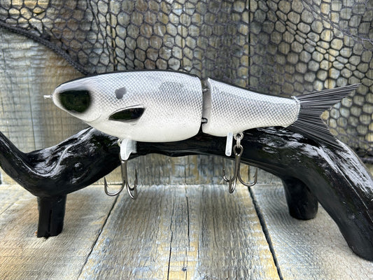 SOARDBAITS 7” SB SHAD RESIN GLIDE BAIT! 2.5 oz slow/medium sink!